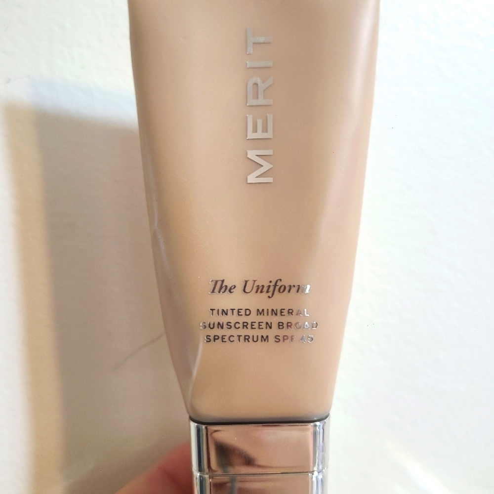 Merit The Uniform TINTED MINERAL SUNSCREEN SPF 45 in color 18